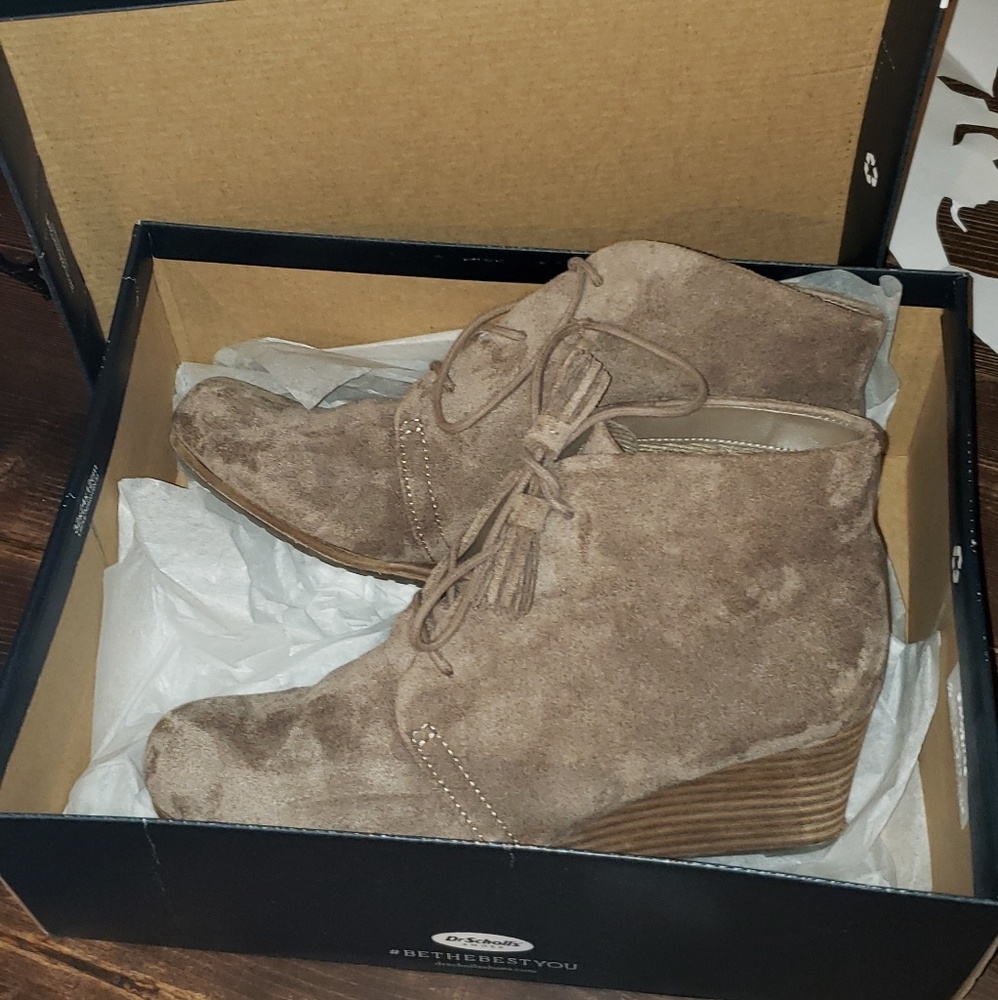 SALE!! Dr scholl's wedges sz 9 in box